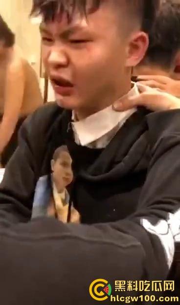 上海市番禺路健身房30多名员工集体被卖到妙瓦底敲键盘。女的送去红楼学习开火车-45