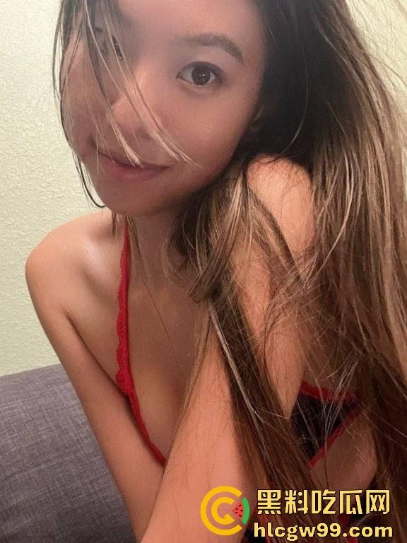 台湾媚黑淫荡母狗【刘紫伊】调教视频曝光，舔马桶 舔脚 颜射 口交听话无比，纯纯鸡巴套子！-2