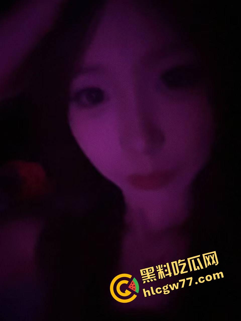 舔了半年公司女同事『周倩瑶』结果人家晚上骑着大屌浪到喷水，白天装清高晚上喂精！-1