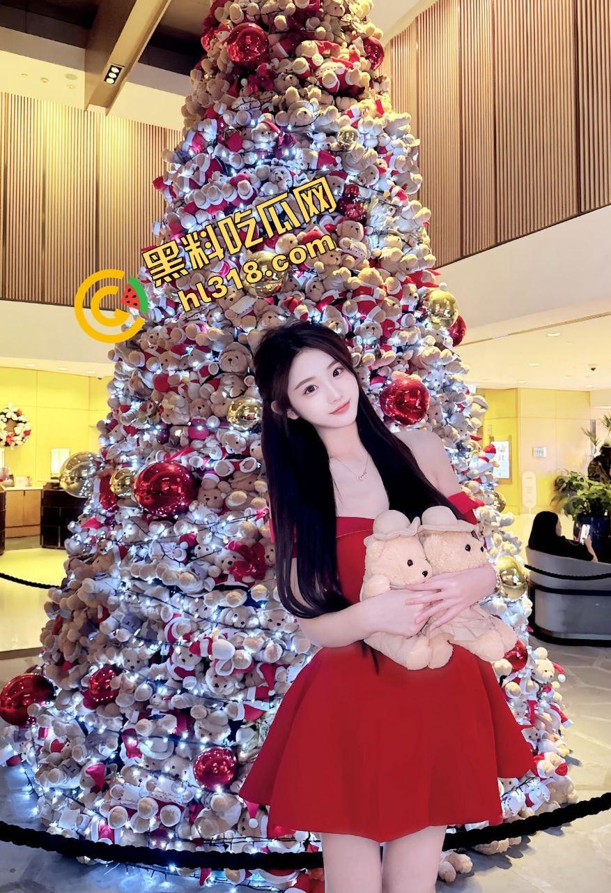 瓜友投稿牛仔裤剪开直接操，和大学同学开房欲望憋炸，撕碎裤子疯狂内射，原来这样操更有味道！-2