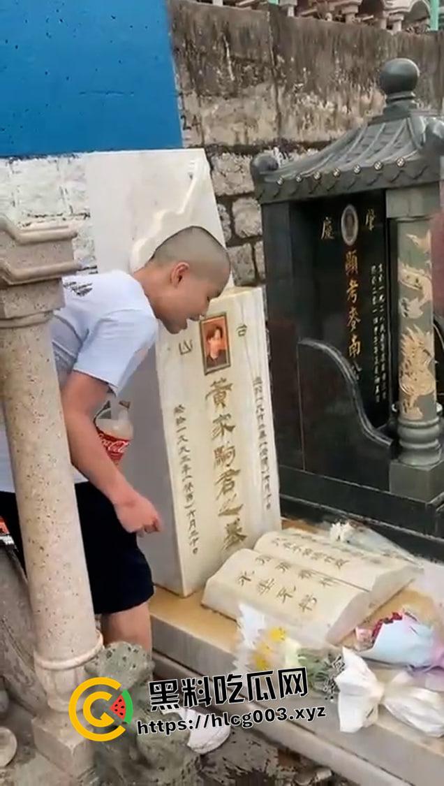 人神共愤！精神小伙破坏Beyond主场【黄家驹】墓碑被抓获 恶臭网红不仅不尊重死者还喜欢吃屎-2