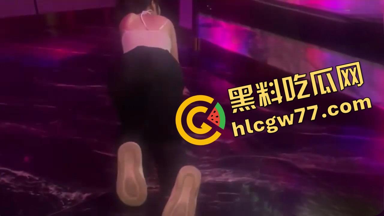 沐川音乐女狗【顾澜音】KTV跪地舔屌爬成狗，全程露脸被轮爆，教书是假被操是真，唱歌只为练喉管！-10