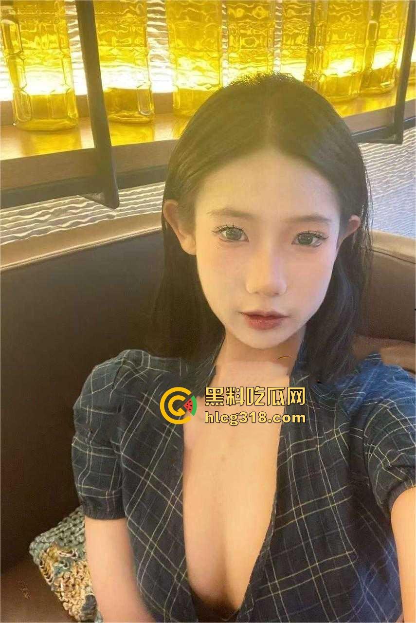 酒吧新认识的清纯大学生【吴筱莉】发情母狗俩杯拿下，极品身材性爱时反差十足，无套狠狠满足！-4