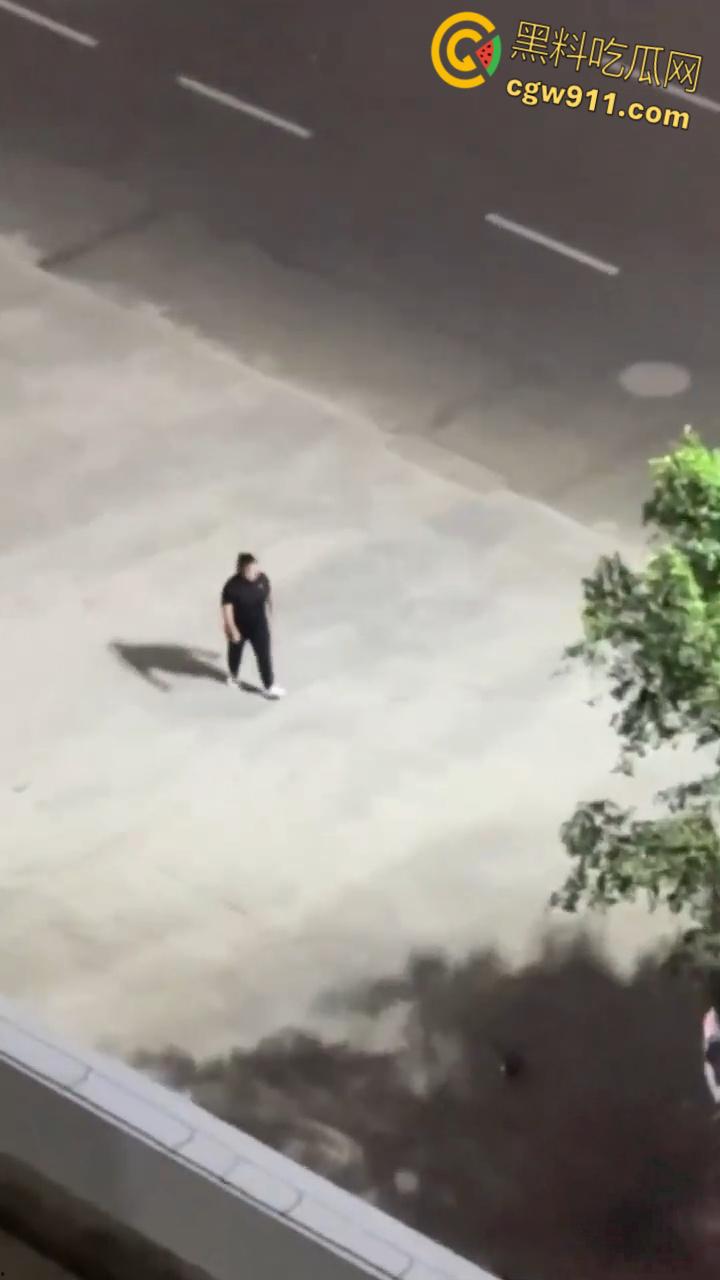 你的外卖正在被攻击，广西北海艺术设计学院惊现外卖杀手！监控拍下肥胖女贼连续偷餐，还专挑贵的真可耻！-1