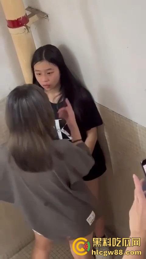 香港少女遭童党围殴，被十几人包围狂扇耳光，事隔半年才敢报警，霸凌太嚣张了吧？-7