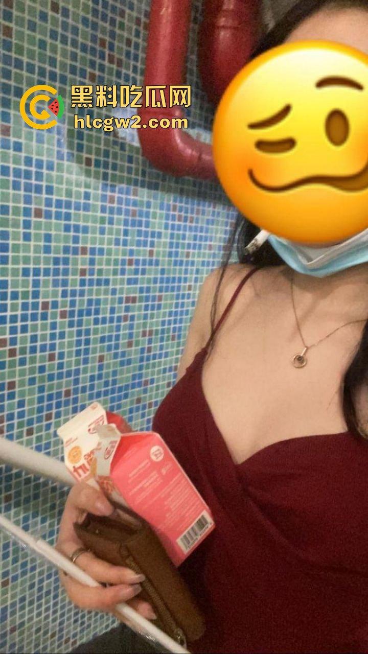 香港巨乳学霸『孟雪梨』奶子大到让人上火！双大奶能让课堂全校性骚动，教授都想钻进她奶里拱一拱！-3