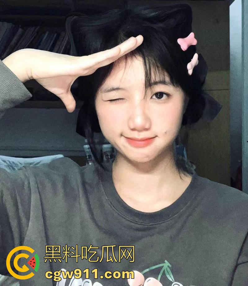 山东职业学院校花美少女【张芊芊】，极品身材学生妹，被后入内射享受快感，宿舍自摸骚叫好痒，勾引金主爸爸！-1