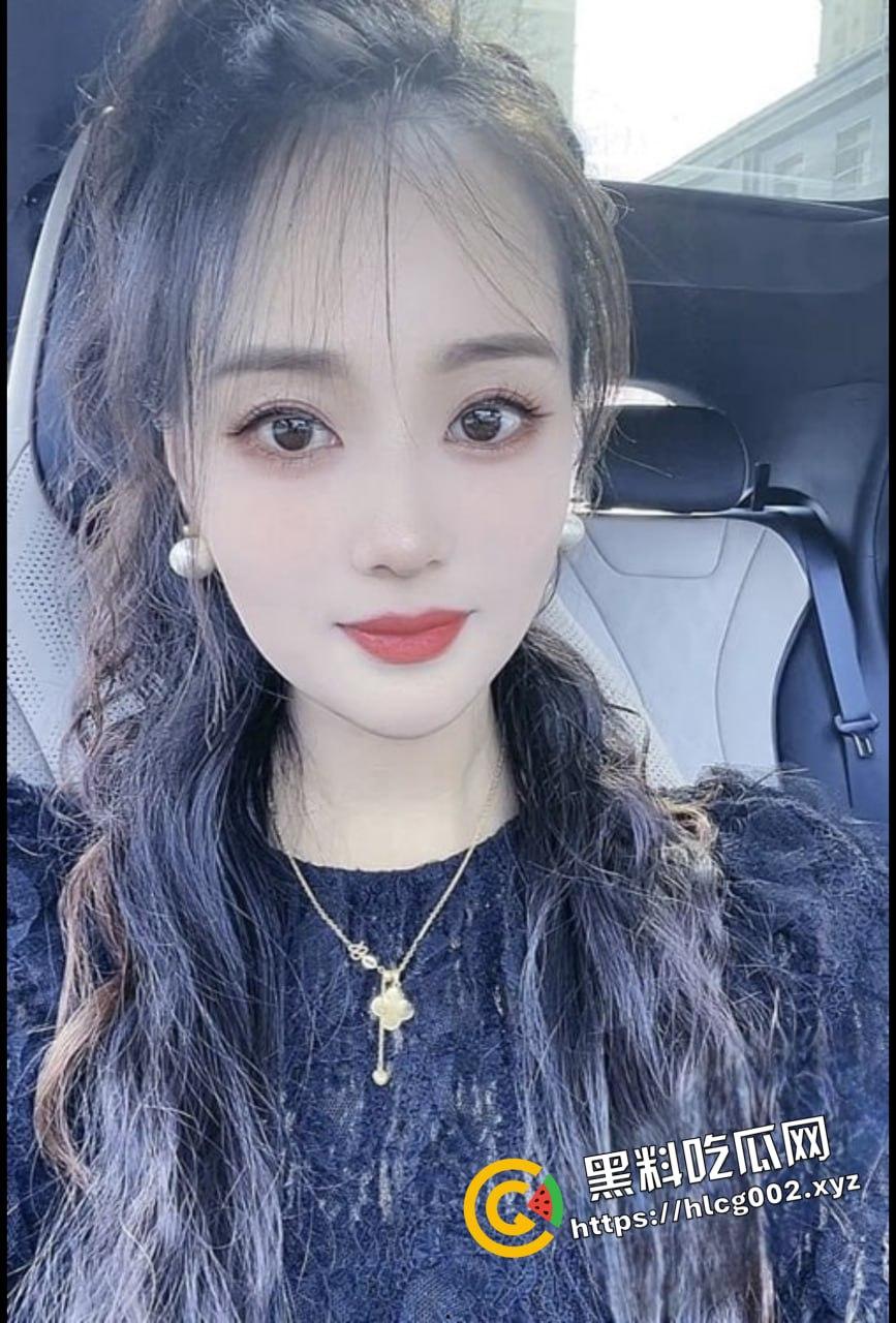 抖音网红『薇儿』直播间惊人一幕:穿着短裙真空无内站着放尿 竟装满一大盆!11-6