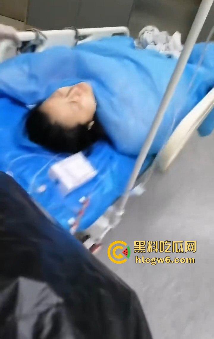 江西赣州母女在公园散步被四条野狗攻击撕咬,扯下来的肉被吃掉,暴露性伤口可以塞进一只手-9