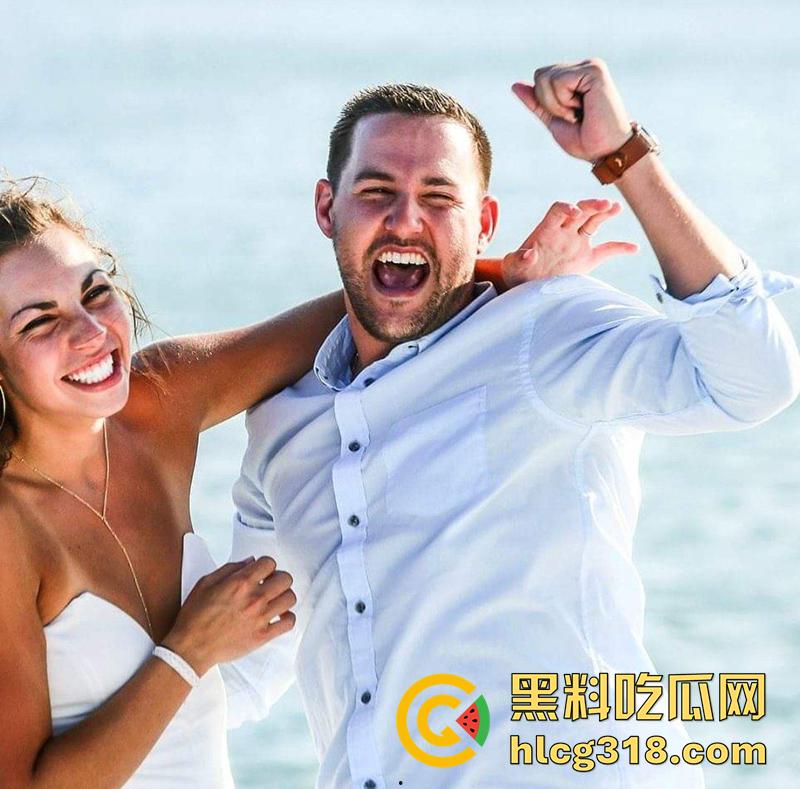 美国媚黑淫妻母狗，被绿帽老公带着和黑人群p，三根黑屌轮流抽插，前后夹击操的淫妇惨叫不断！-6