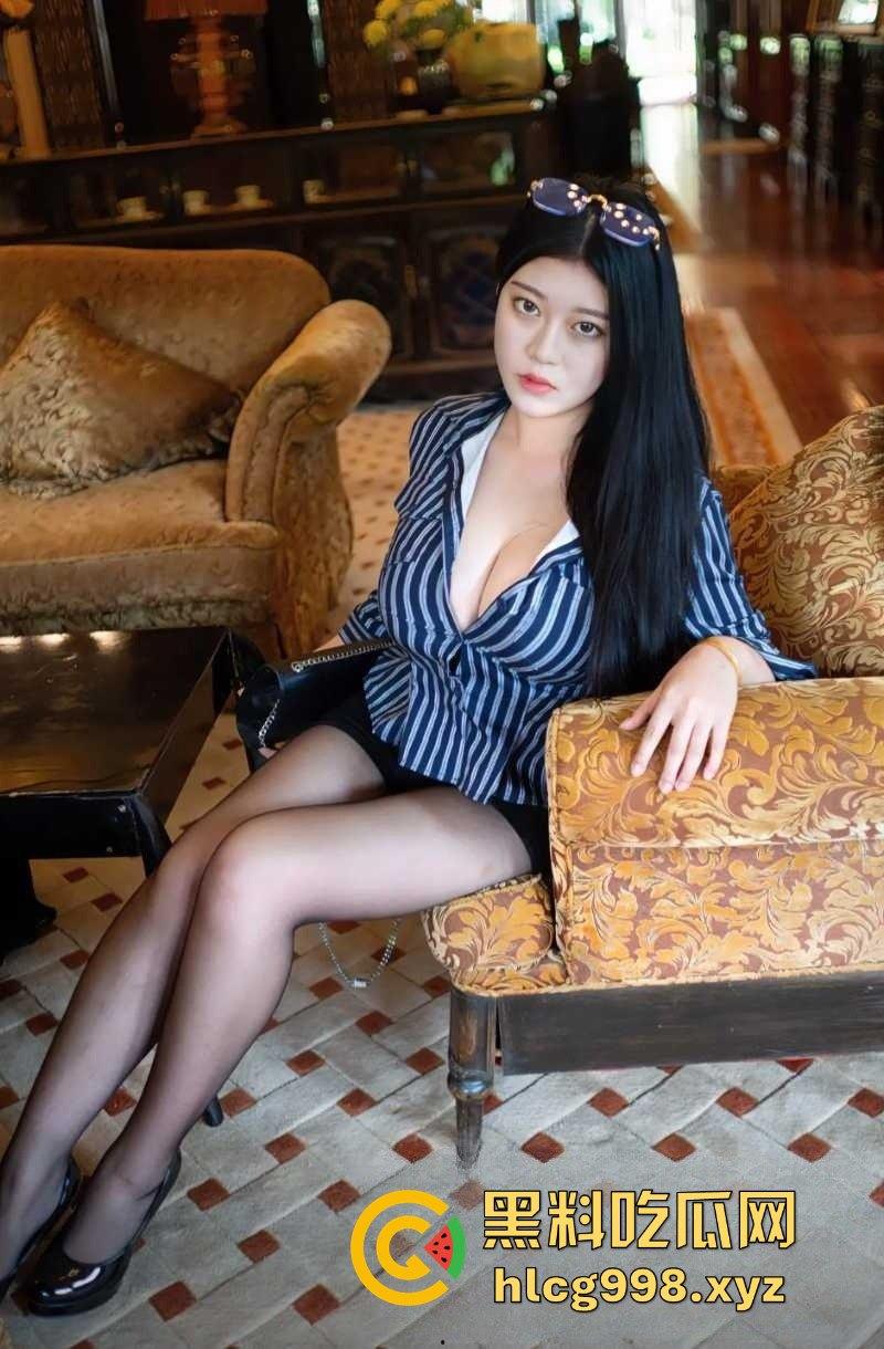 抖音巨乳网红【小奶同学】奶子大到要撑爆衣服，跳起来简直像要甩飞！-3