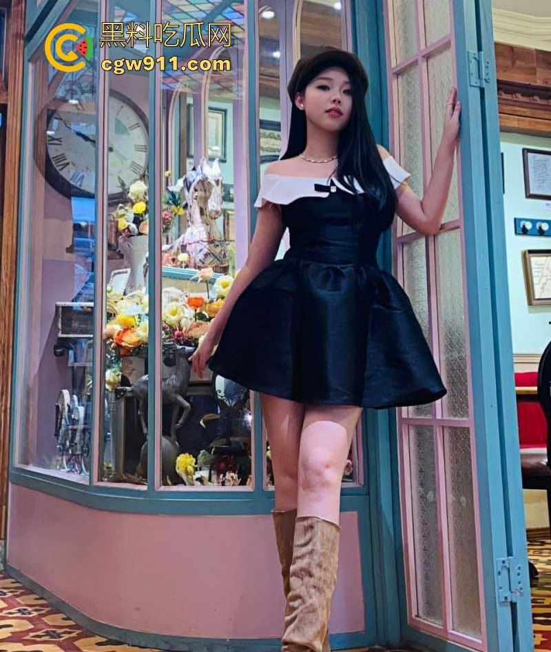 上海大学大二巨乳师妹【刘思思】邻家小仙女无套狂插，晃荡湿漉漉的骚逼迎接粗大肉棒的猛烈抽插！-2