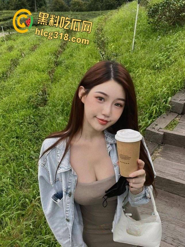 台湾巨乳学生妹,主动脱下内裤深情口交,女上位迷情性爱,奶子随着动作摇摇晃晃!-3