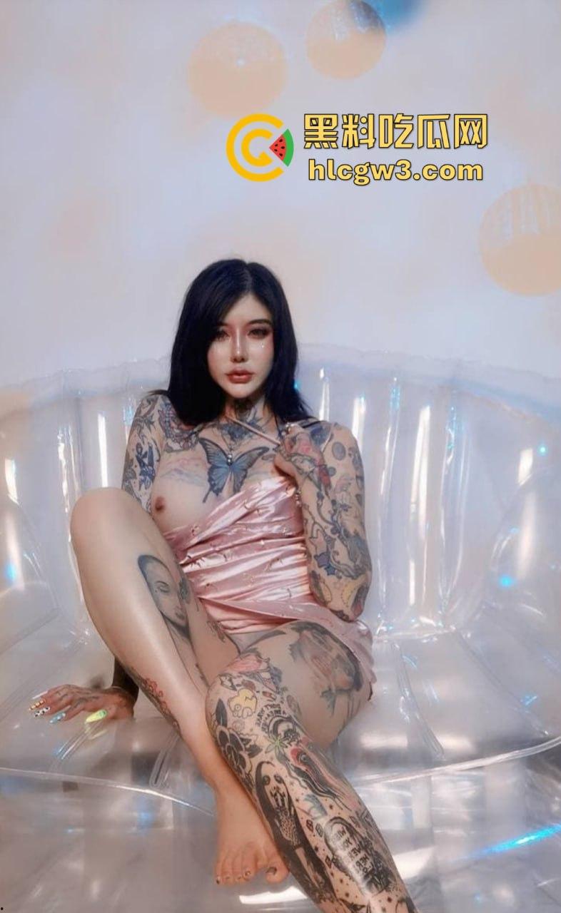 重庆骚气博主『赵可馨』蝴蝶飞上胸逼上鹿在跑，全身铭文纹身，舌顶唇钉加持口技，绳艺捆绑骚到腿软！-9