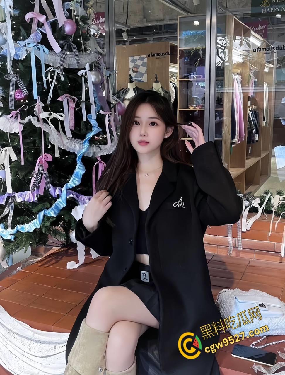 M属性的母狗姐姐正收拾屋子,强推捆绑蒙眼调教,弟弟坚硬肉棒对着肥美翘臀疯狂输出,操得姐姐潮喷不止!-1