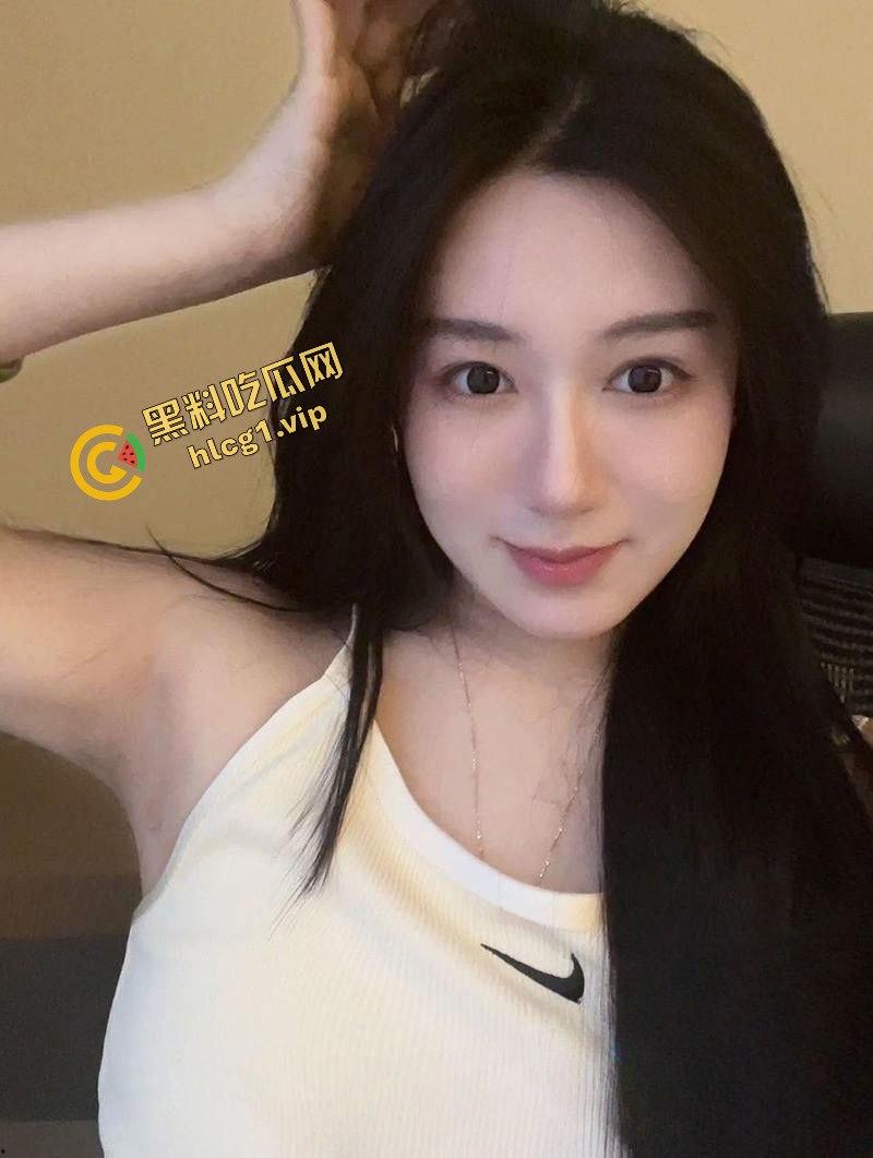 南京艺术培训班 长腿舞蹈老师『李晨洁』与学生家长偷情 有钱就能操!-1