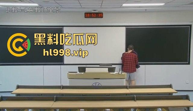 浙江大学情侣教室大战被监控拍下!智慧教室秒变性爱课堂,高材生用最奇葩方式学习!-10