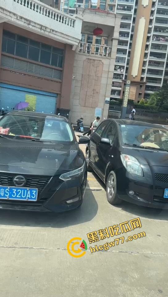 山东奇葩小伙现场癫疯 女车主前脚刚走 他直接脱裤骑日电动车 压抑太久把出轨幻想发泄在雅迪身上!-2