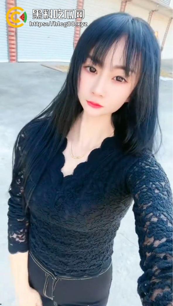 安徽阜阳37岁淫猪【袁丽】骚洞敞开抢客啦，老公鸡巴跟废柴似的，她浪得满街勾野汉猛干！-1