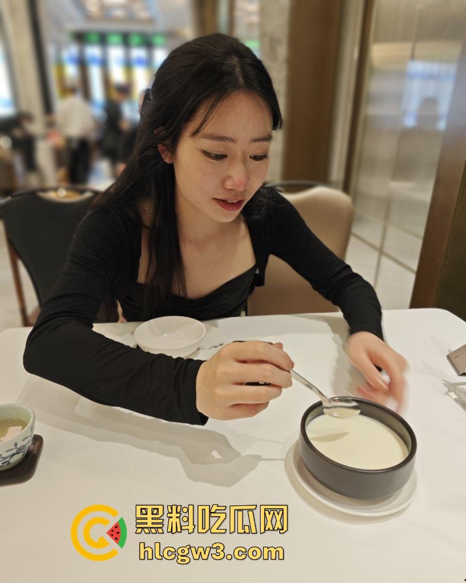 青岛某大学班花【李琦】反差视频曝光！乖乖女变小母狗撒尿调教，眼镜妹的淫荡巅峰！-7