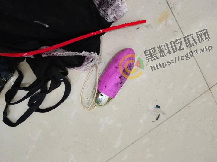 原女大学生宿舍改成男寝 遗留下海量电动玩具 到底是宿舍还是鸡窝？-4