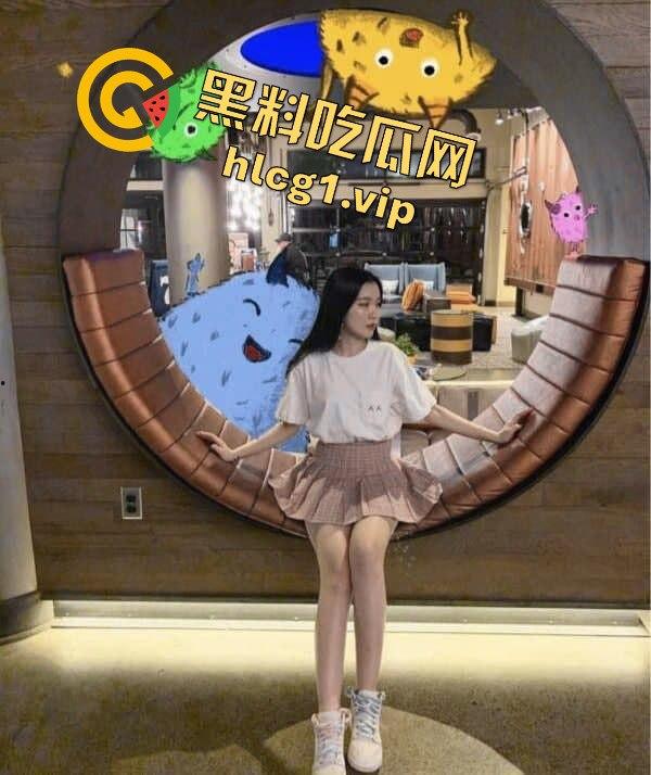 艺术生模特杨豆豆私房照外泄！男友曝光劲爆画面，床上姿势销魂引发围观！-1