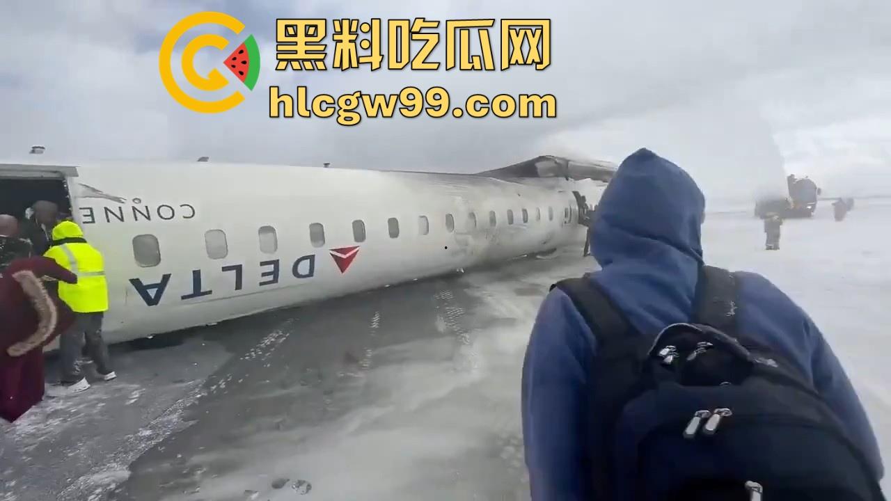 美国飞机又又又出事了!明尼苏达州飞往多伦多皮尔逊的飞机机腹朝天降落,堪比电影特效,幸好没人死亡。-2