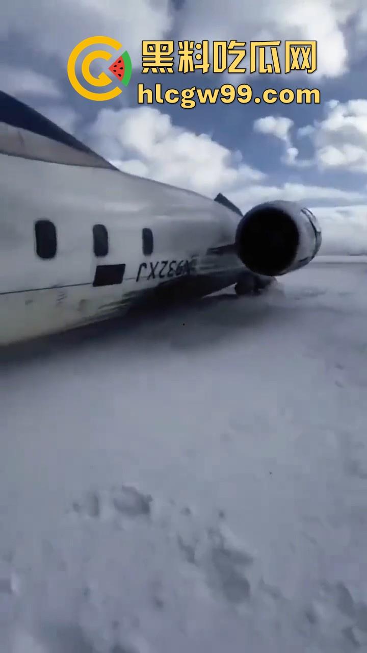 美国飞机又又又出事了!明尼苏达州飞往多伦多皮尔逊的飞机机腹朝天降落,堪比电影特效,幸好没人死亡。-11