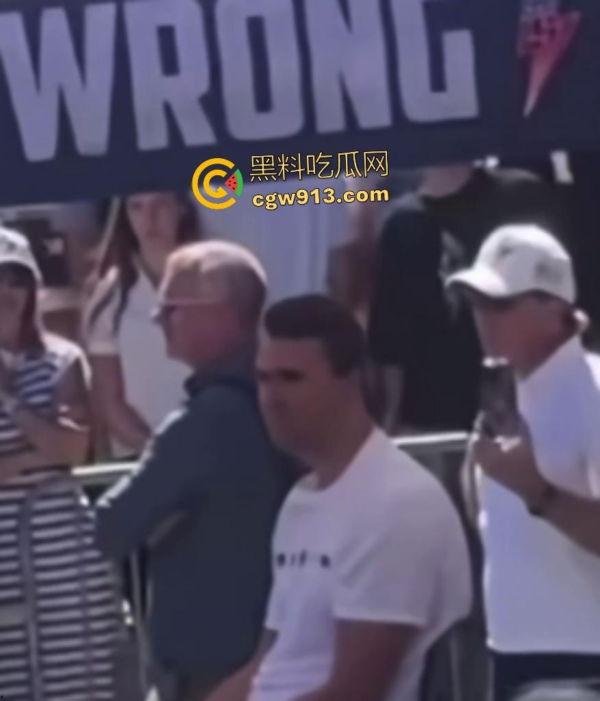 特朗普盟友【查理·科克】枪击惨死犹他谷大学！FBI全城搜捕抓住LGBTQ老人，特朗普下令全国半旗致哀！-7