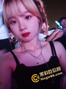 武汉地产公司骚货『朱茹珺』纹身只准操不准爱，穿职业装黑丝骑情人猛摇 白天带客户签单晚上当母狗泄欲！-3