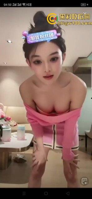 抖音颜值网红【唐晴】擦边直播录屏曝光，每送个跑车飞机就弯腰漏出大奶感谢金主，流量拉满。-3