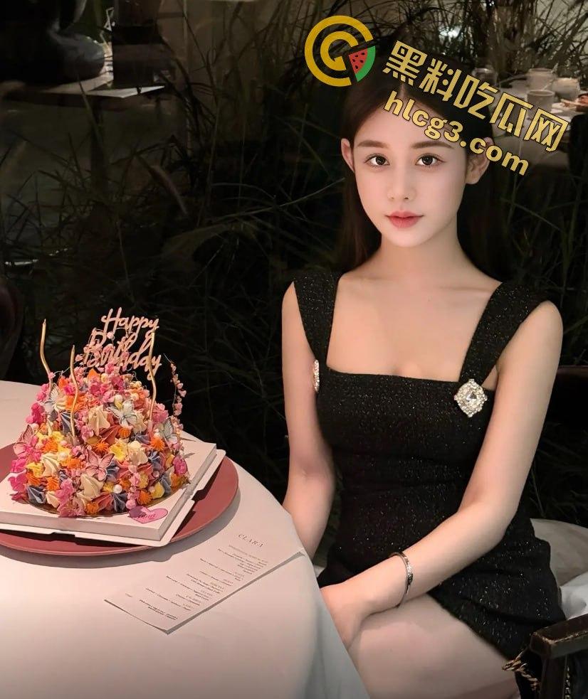 抖音巨乳安吉拉猪猪无内真空直播!西瓜般的大奶子故意漏点引爆全网-4