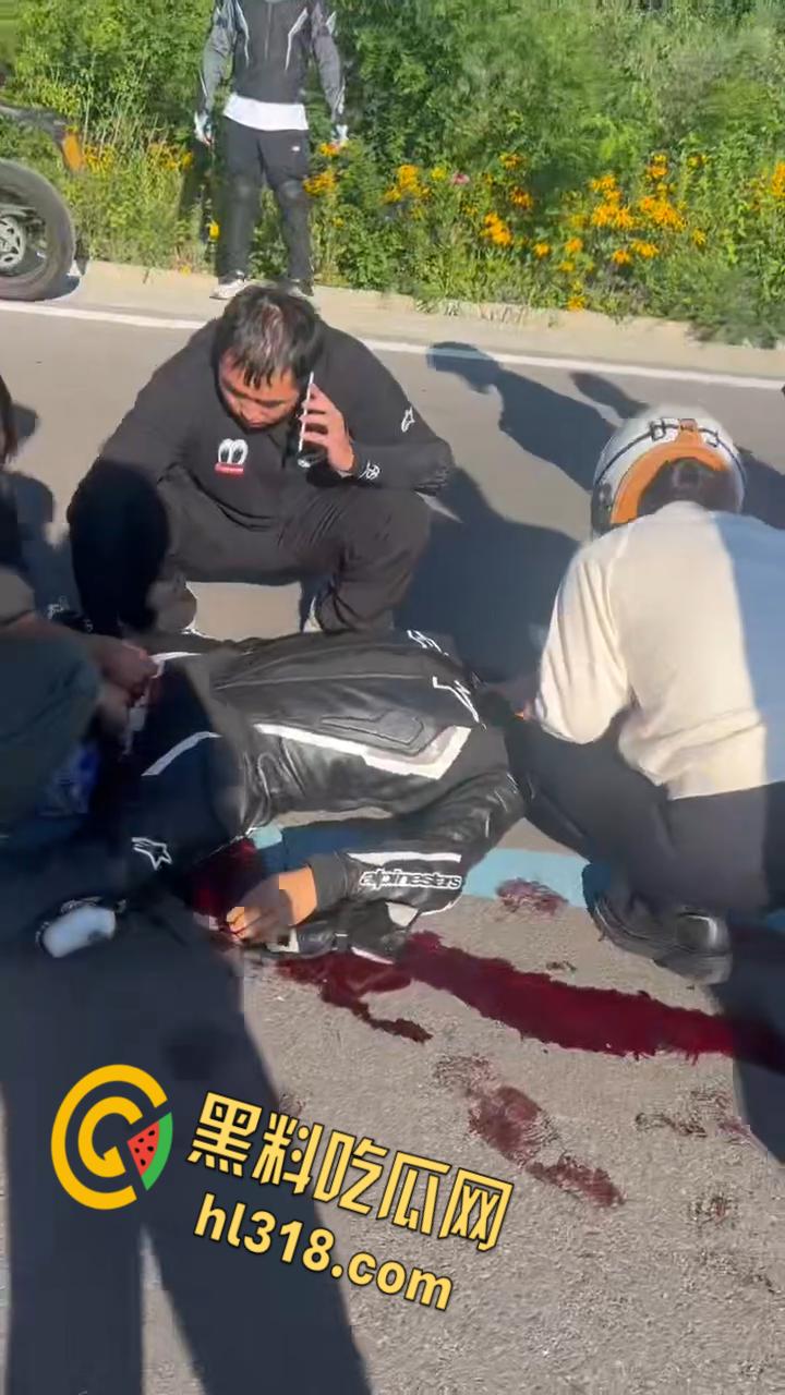 机车少年国道飙车，油门一拧鸡儿飞了，小狼狗被操成会喷水小母狗，血溅一地秒变机车骚妹 !-3