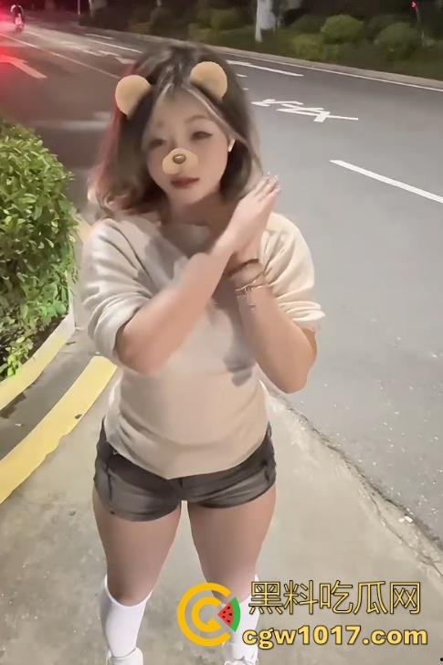 黑龙江工业大学微胖学妹【李志怡】少则三天一战，多则一天五炮，被圈内人公认的榨精女王，呻吟淫荡程度如麻豆女主！-1