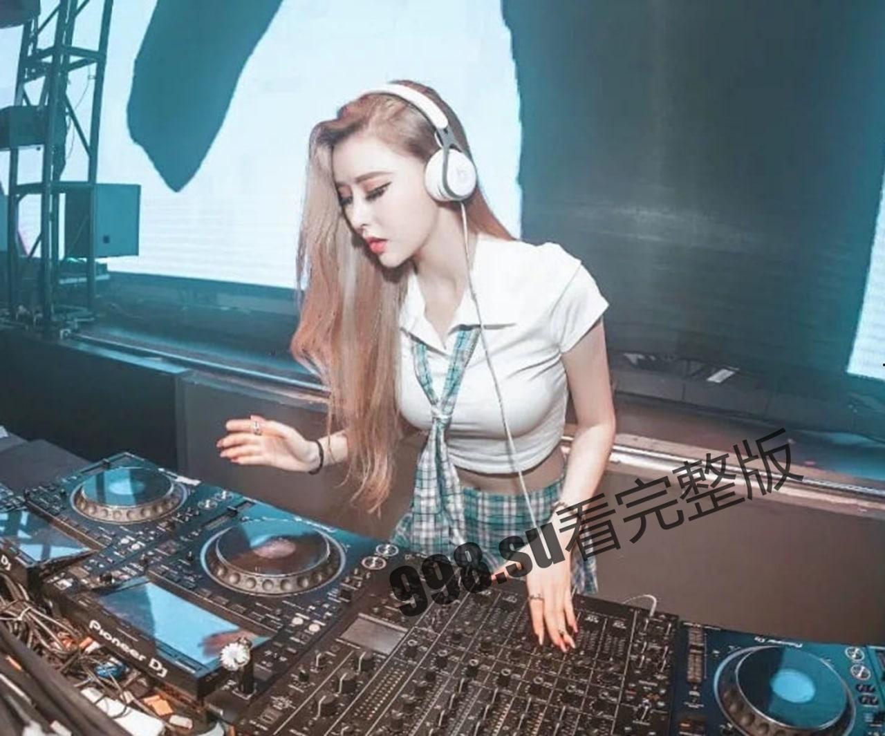 成都极品 DJ 女神艾米与炮友做爱视频流出 DJ 台上和床上反差极大-2