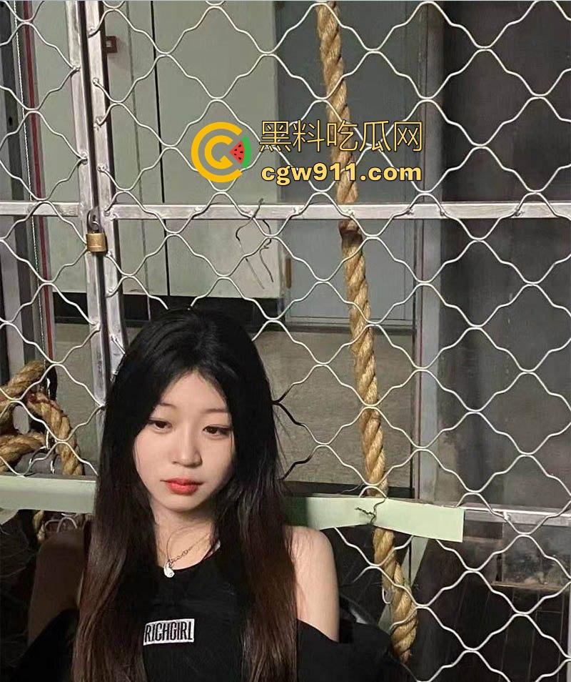 杭州工商学院骚逼反差大学生【廖霄音】蜜桃臀被炮友大屌猛干，高潮瘫软淫叫震天，纤细身材藏不住骚浪本性！-1