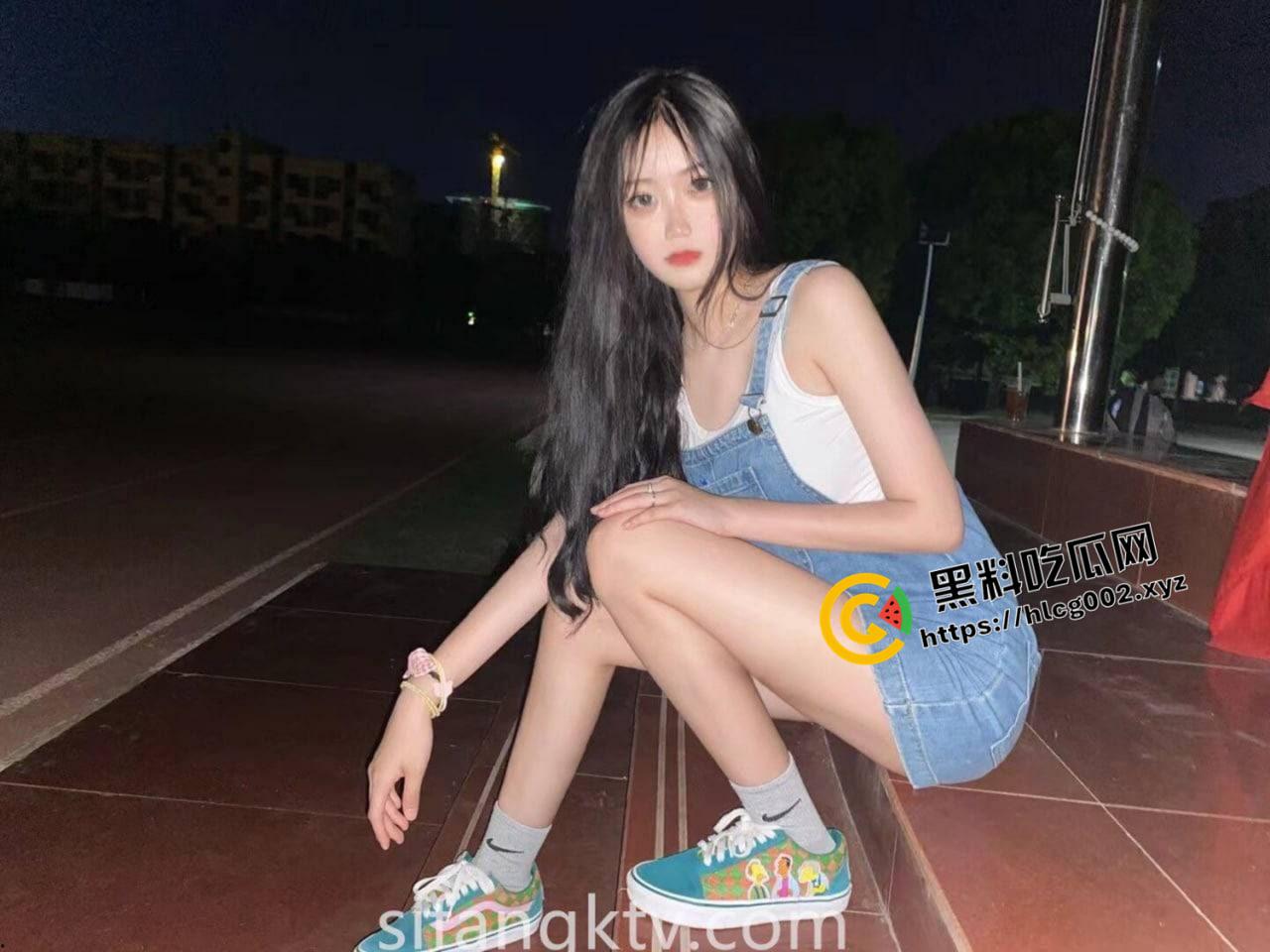 印象足拍付费流出！甜美在校学妹的美脚足交 笑起来哥哥的心都花了 赶快把大屌塞进嘴里-12