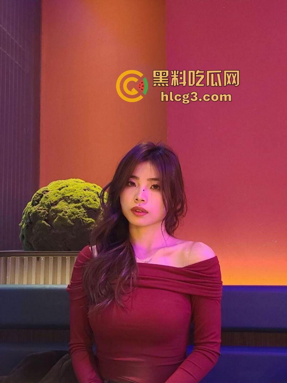 济南大学高颜值肉肉母狗『郭潇苒』穿着兔女郎尽显反差 镜前口爆后入无敌骚贱!-1