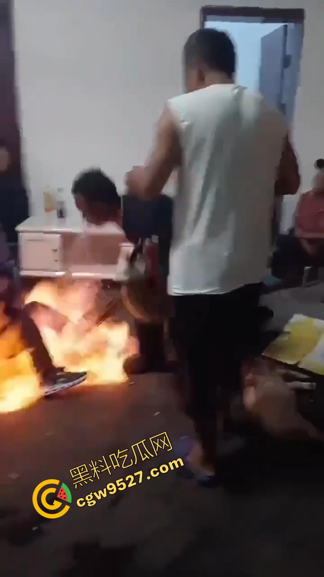 乡村驱邪术!大妈现场驱邪惊魂,法师施法令众人瞠目,大妈惨遭玩坏,众人瞠目结舌-4