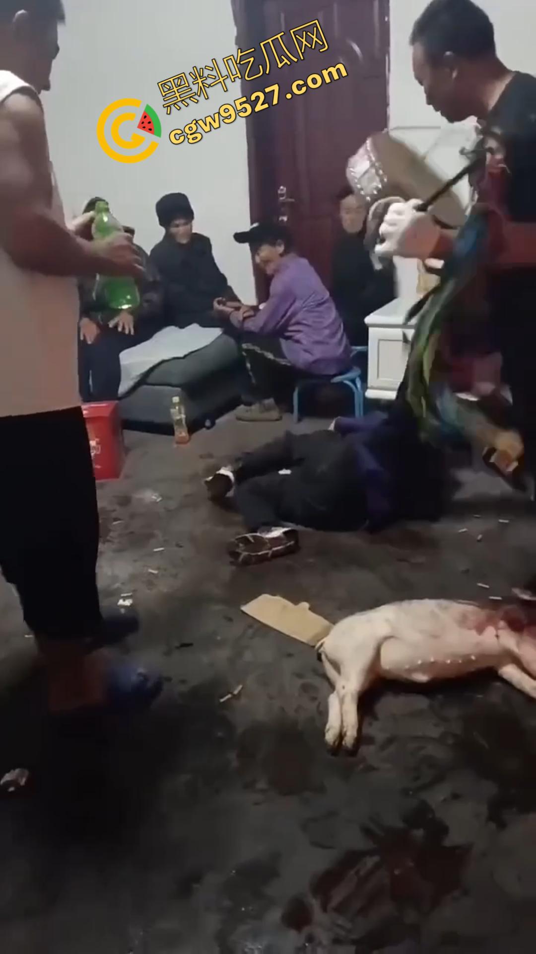 乡村驱邪术!大妈现场驱邪惊魂,法师施法令众人瞠目,大妈惨遭玩坏,众人瞠目结舌-10