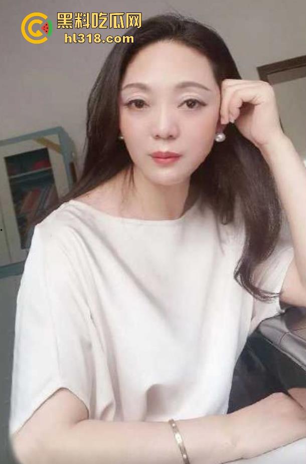 海角大神,乱伦极品身材丈母娘,穿上情趣内衣戴上母狗项圈,疯狂抽插调教,淫荡无比!-3