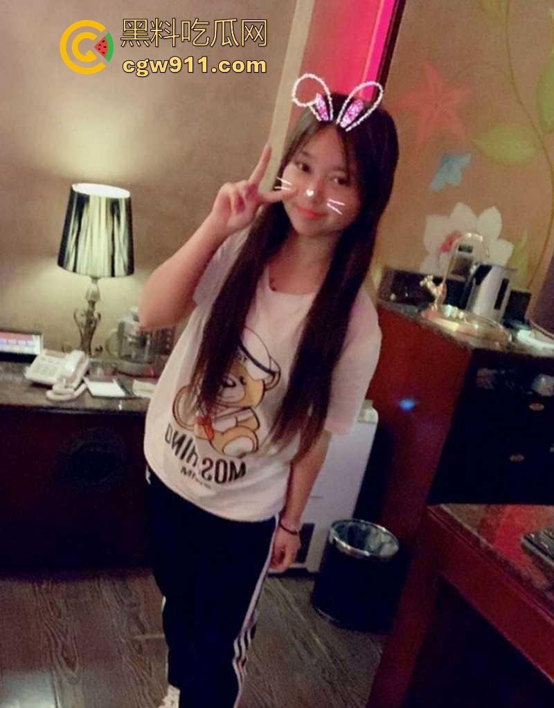 甜美学妹约炮淫片流出,可爱小母狗露脸口交舔屌,露奶掰逼被跳蛋玩穴,开档黑丝被无套爆操!-1