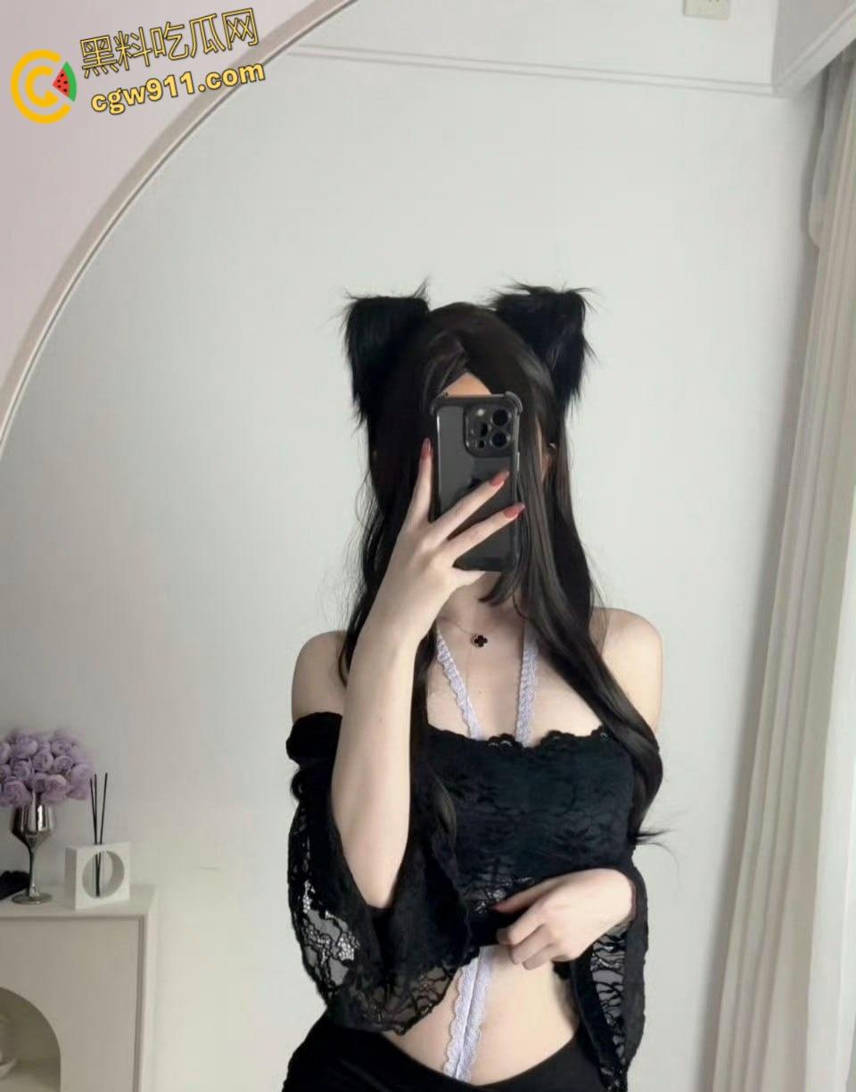 抖音擦边网红【立刻优】,榜一大哥定制视频曝光, 各种情趣装诱惑摇摆,翘臀美乳让人欲望爆棚惑 !-5