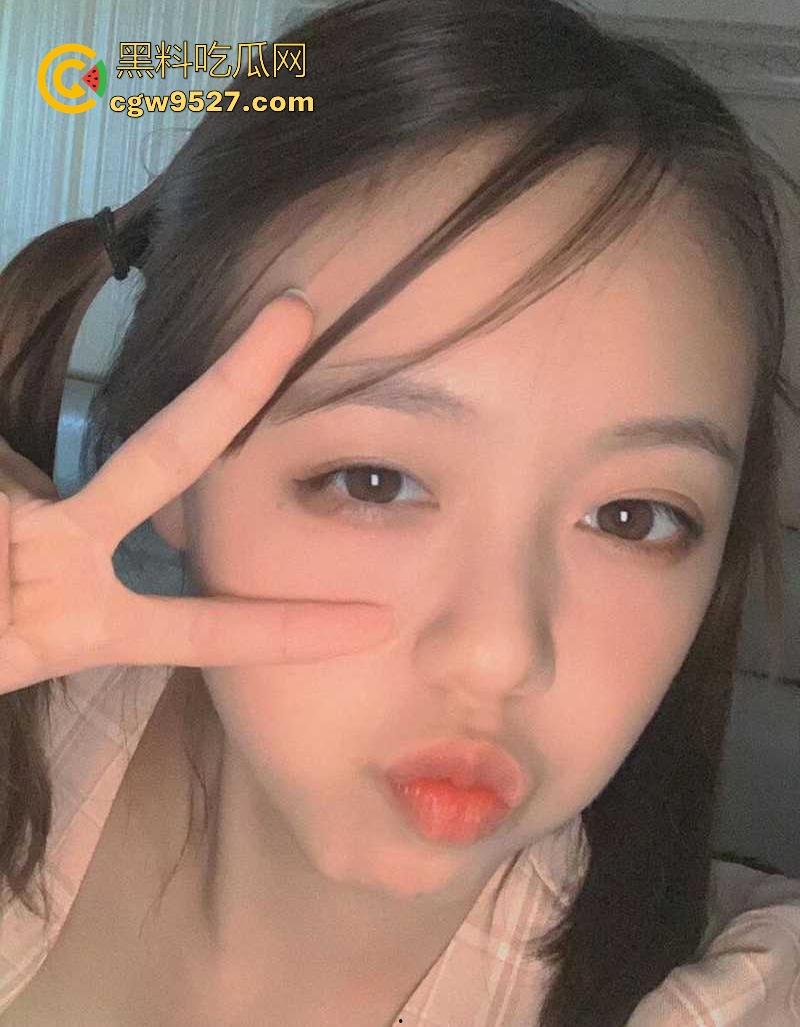 天津医科大学可爱女大【魏丫雅】不雅视频泄漏！清纯萝莉露脸骑乘，小贫乳摇摇晃晃，校园女神秒变反差母狗！-1