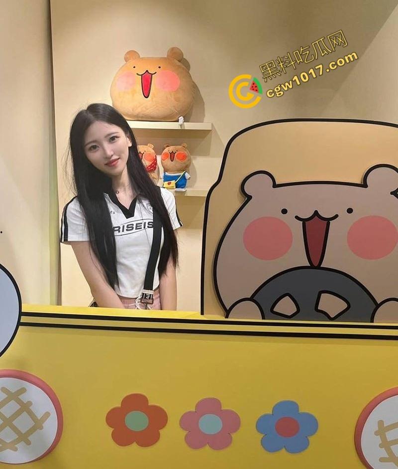 上海二次元火辣少女被金主狠操视频流出！丰胸翘臀，淫声不断，精液糊满娇颜，媚态横生，极致淫荡！-1