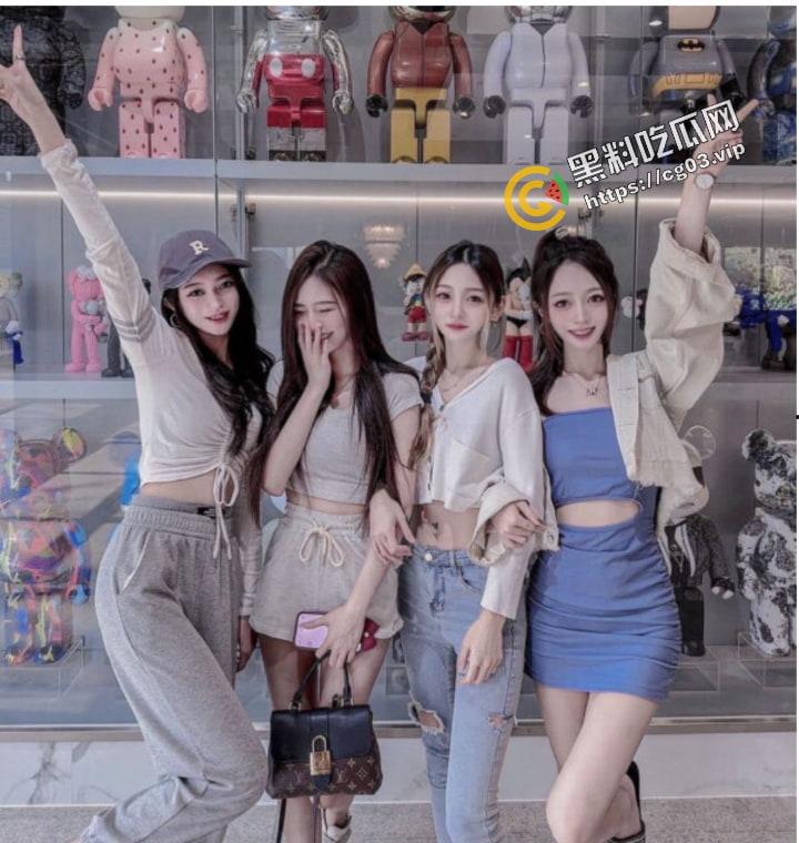 台湾5姐妹去旅游 在酒店随机互拍全裸洗澡片 视频遭流出 有台湾的瓜友知道她们的社交号吗-4