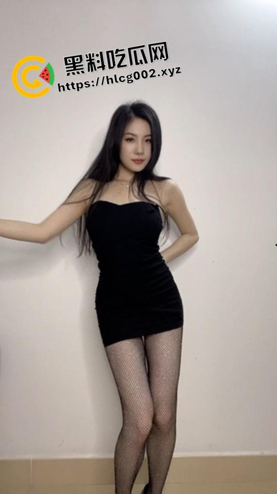 小红书人妻瑜伽教练下海做黄播！果然还是人妻最有味道 肥美鲍鱼被金主疯狂抽插 黑丝长腿要人命啊-4