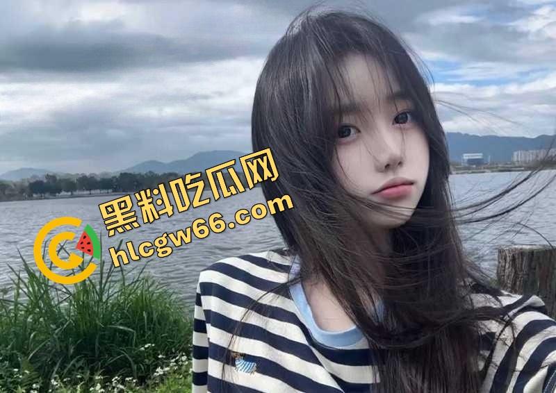 传媒院校白月光女神【灵灵】宿舍掰穴自慰视频流出,逼水拉丝半米长,背地里浪得逼都快自燃了!-8