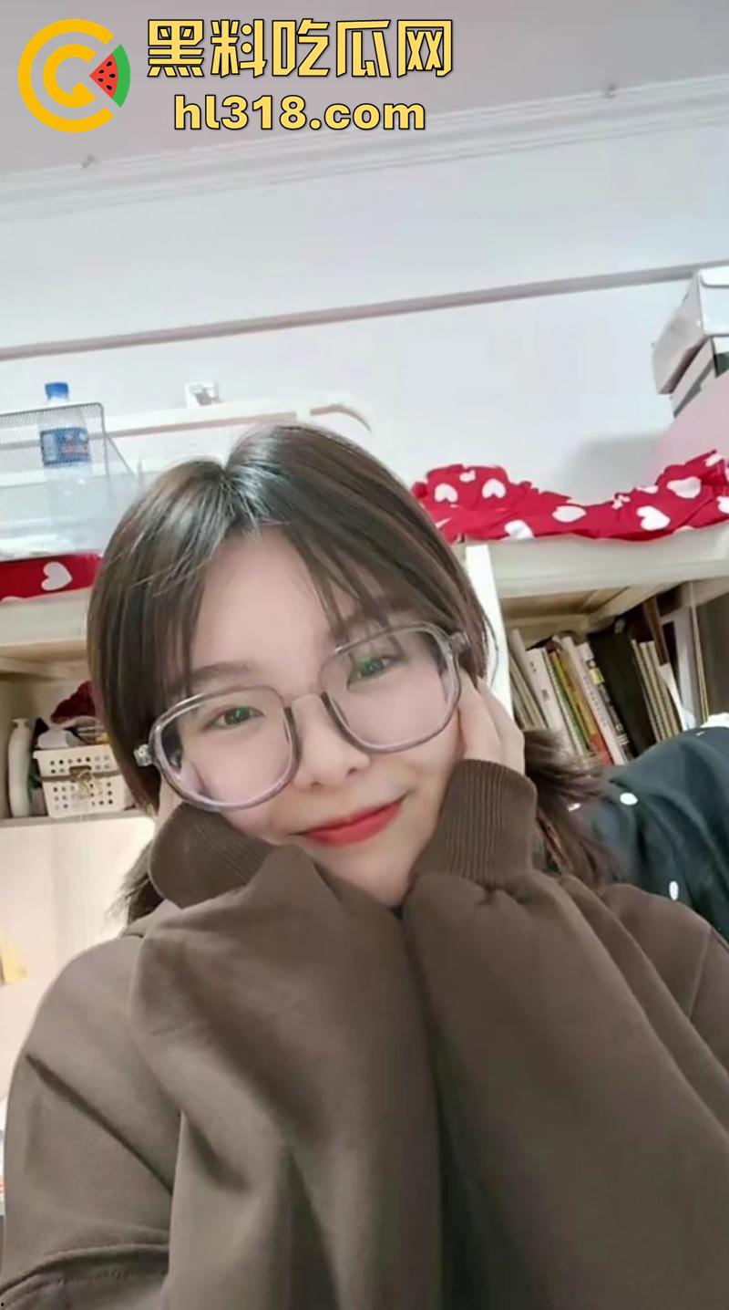 阜新市反差婊【张佳佳】，身材超赞的反差母狗，有男友依旧按耐不住，网上撩骚找猛男被调教，性爱视频流出！-4