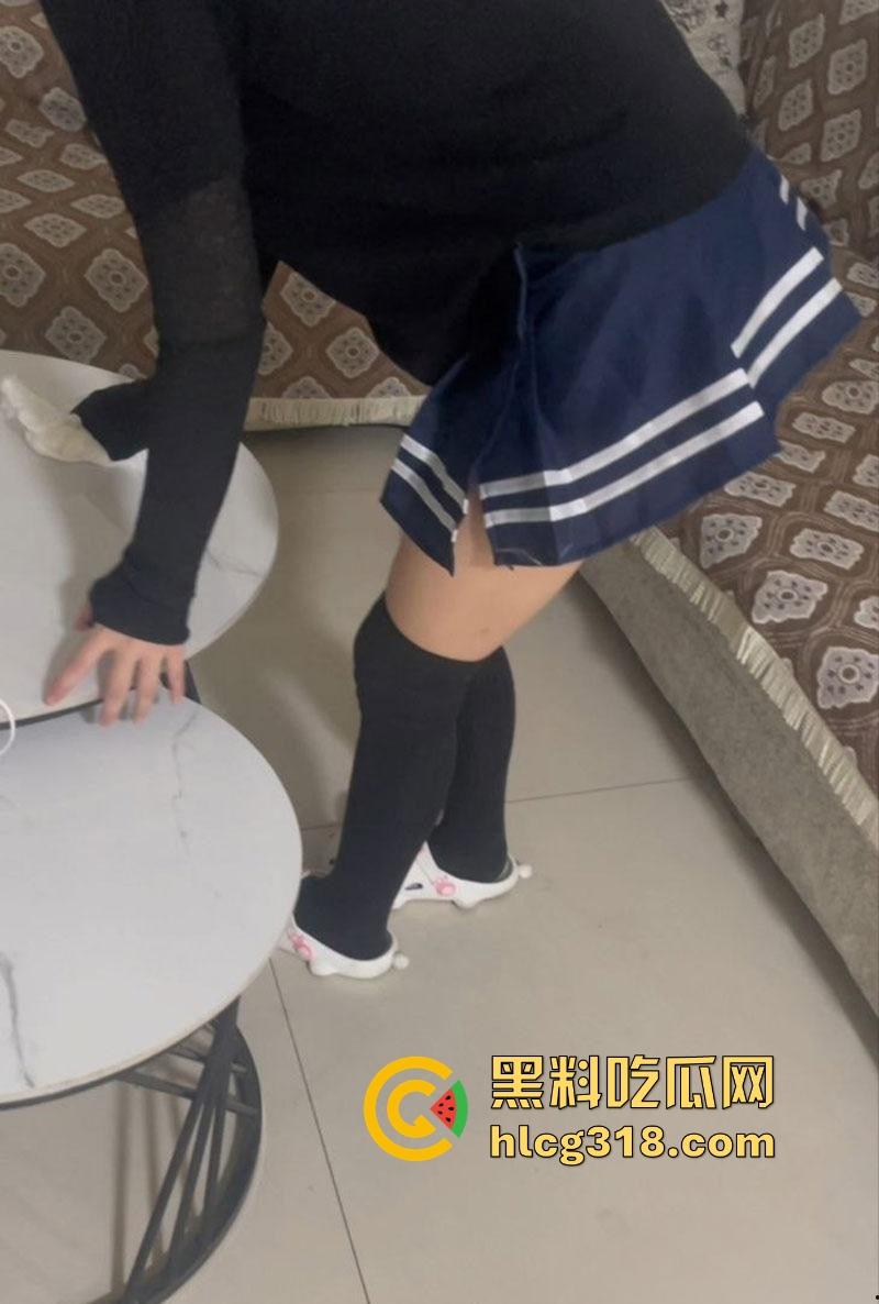 海角社区【朋友的妹妹】JK嫩妹不穿内裤色诱 欲火攻心大力狂插白虎蜜穴！-4